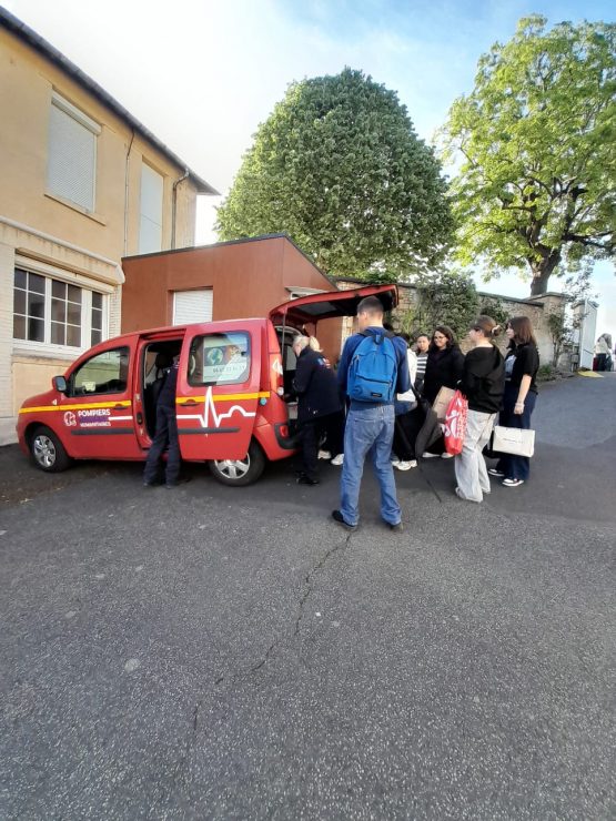 Quand la solidarité fait grandir toute une école ! 5 whatsapp image 2026 04 27 at 202515